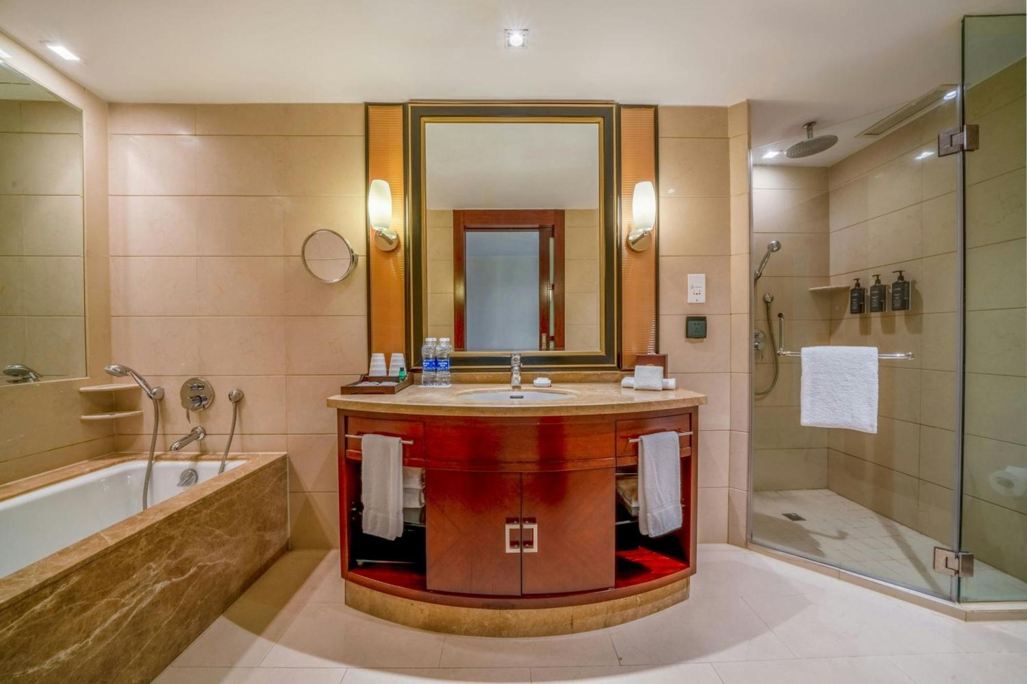 Sheraton Ningbo Hotel - Tianyi Square Bagian luar foto